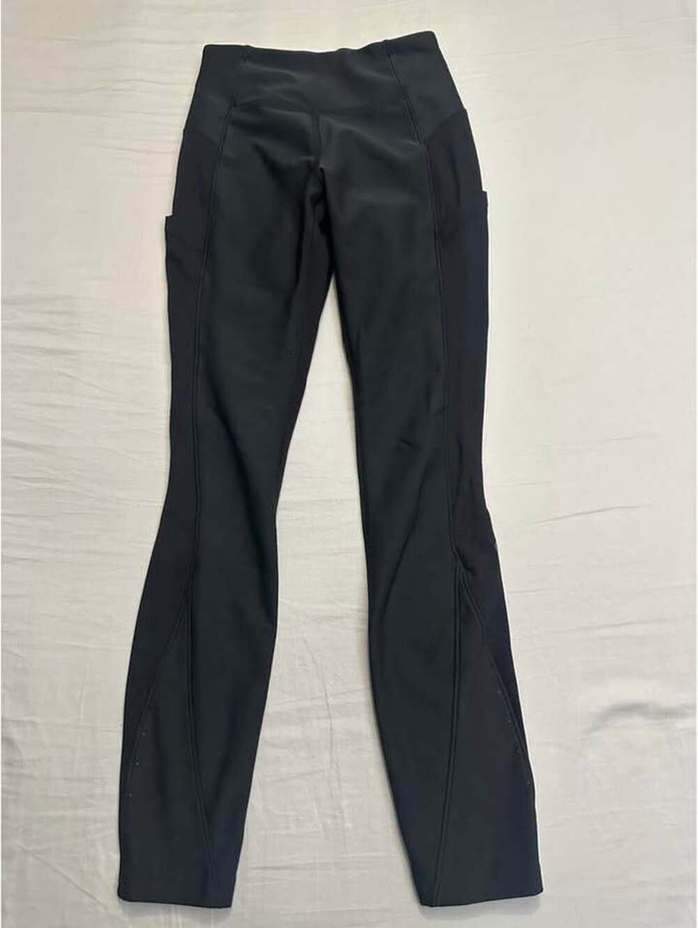 Lululemon Black Leggings w/ Side Pockets Back Pocket W Size 2 Used Like New $40